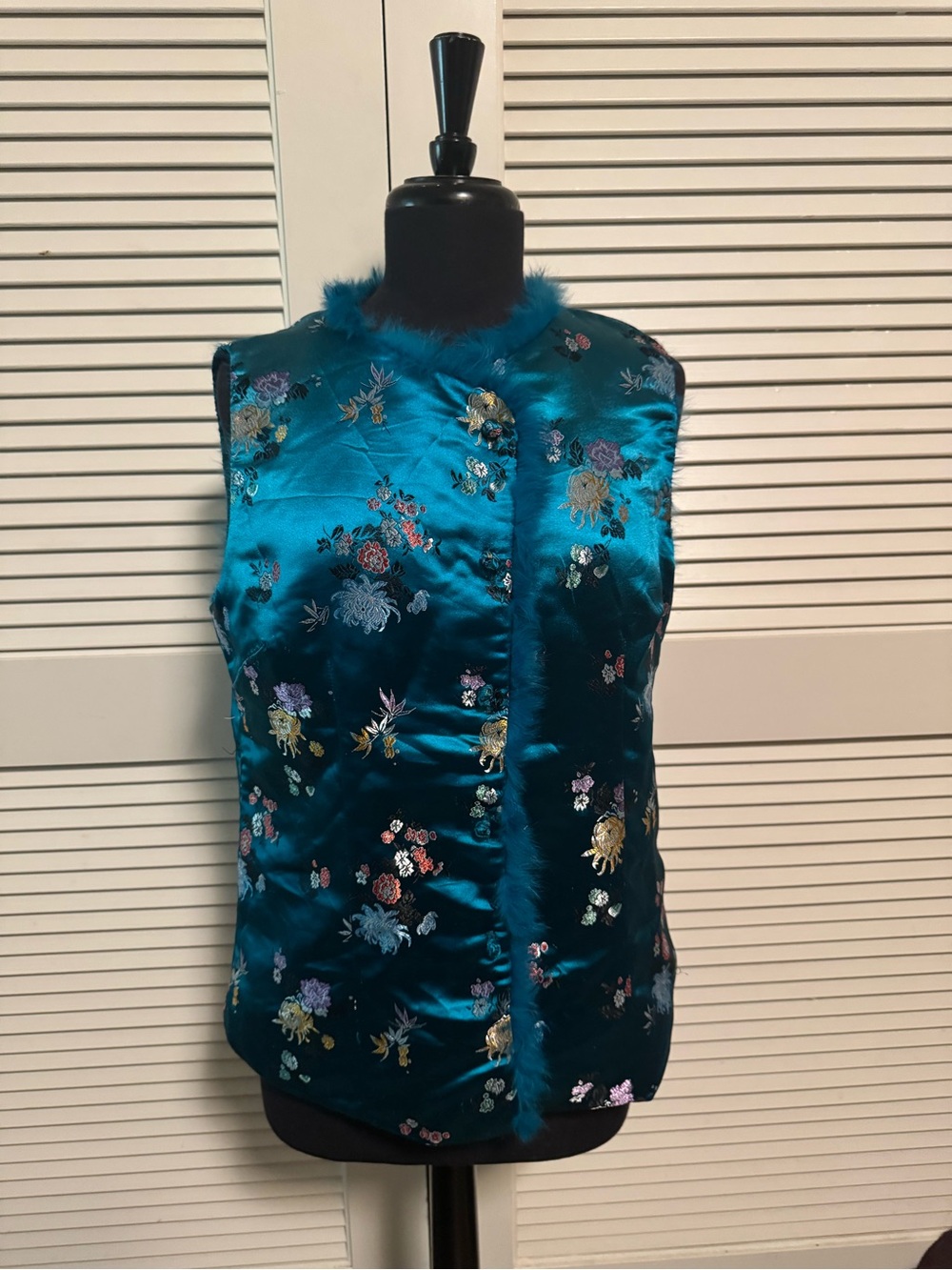 Teal Floral Satin Sleeveless Tunic with Faux Fur Trim